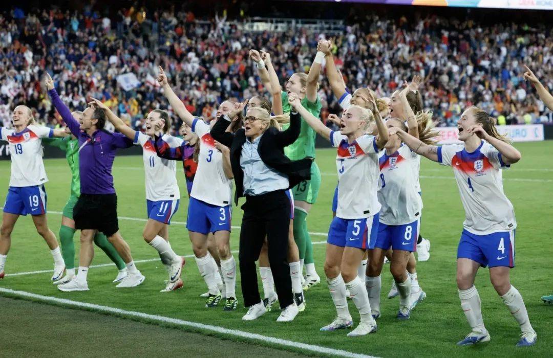 韧劲十足的英格兰女足！