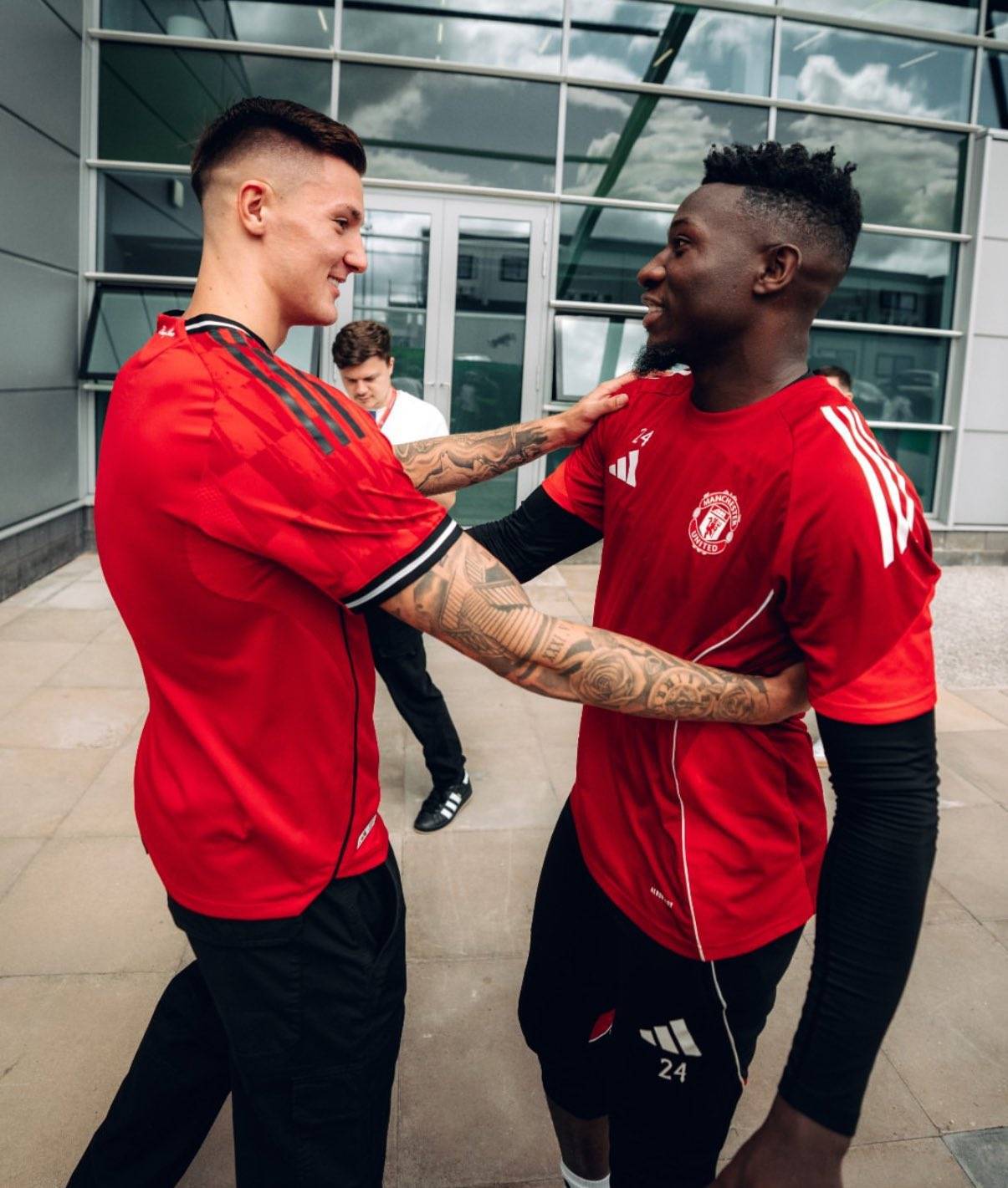 曼联战阿森纳谢什科可争首发！阿莫林安排闭门热身赛，奥纳纳也参与