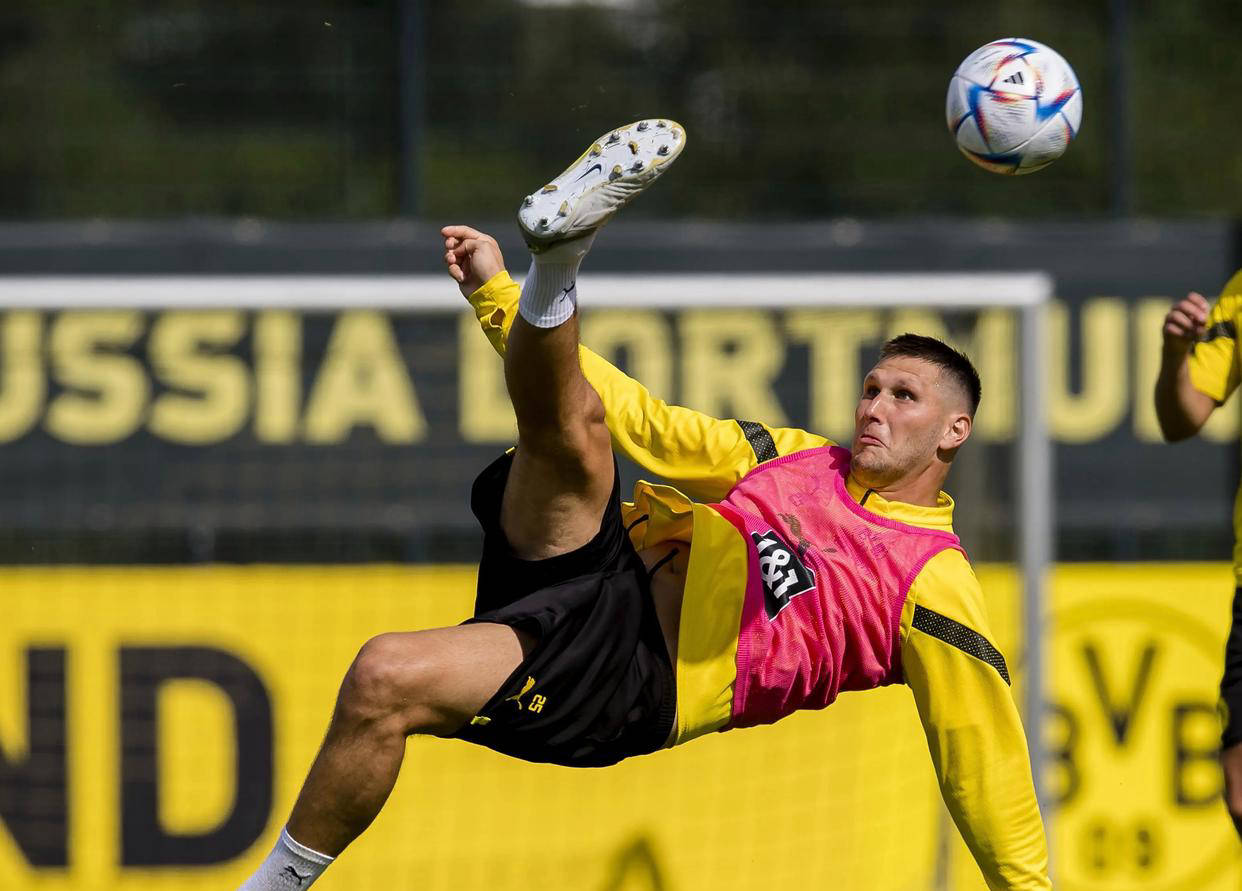 多特蒙德欲以1000万欧签下18岁皇马后卫,稳固后防线