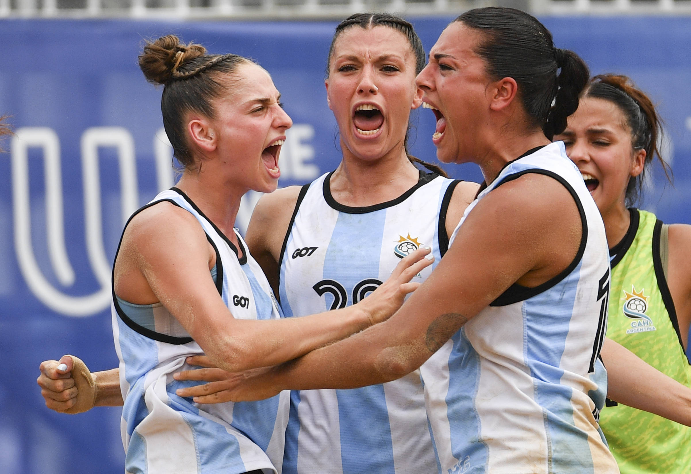 （成都世运会）沙滩手球——女子半决赛：阿根廷队战胜西班牙队