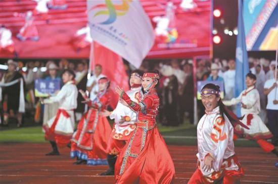 民族体育之花绽放黄南草原