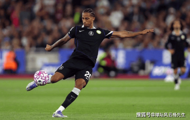 切尔西客场5-1横扫西汉姆联,凭借净胜球优势暂登英超榜首