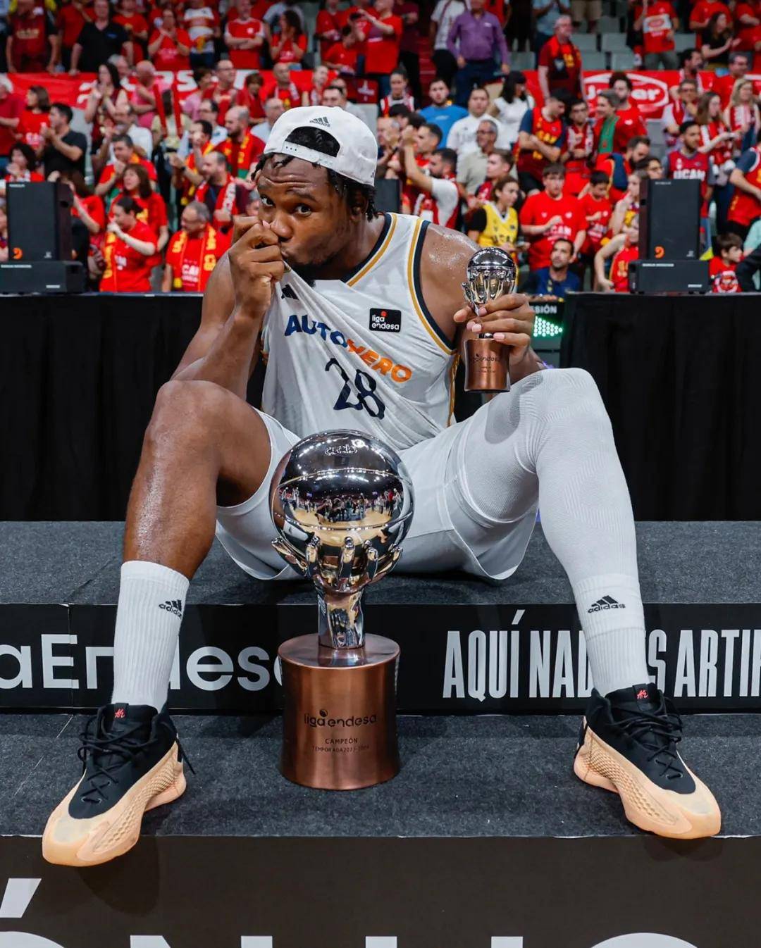 2年1200万签约!倒贴钱也得打球!苦等五年终于重返NBA