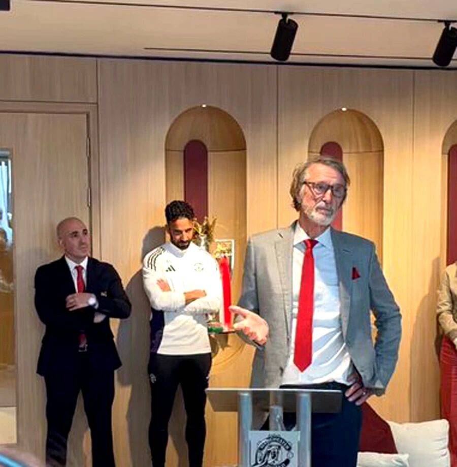 曝曼联高层迷信青训新帝星不买中场,阿莫林不满却也无奈!中场没人让其满意