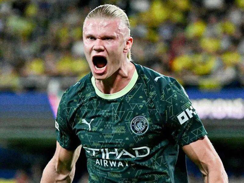 央视直播英超豪门，利物浦苦主走下神坛，对手力挺阿森纳冲击两冠