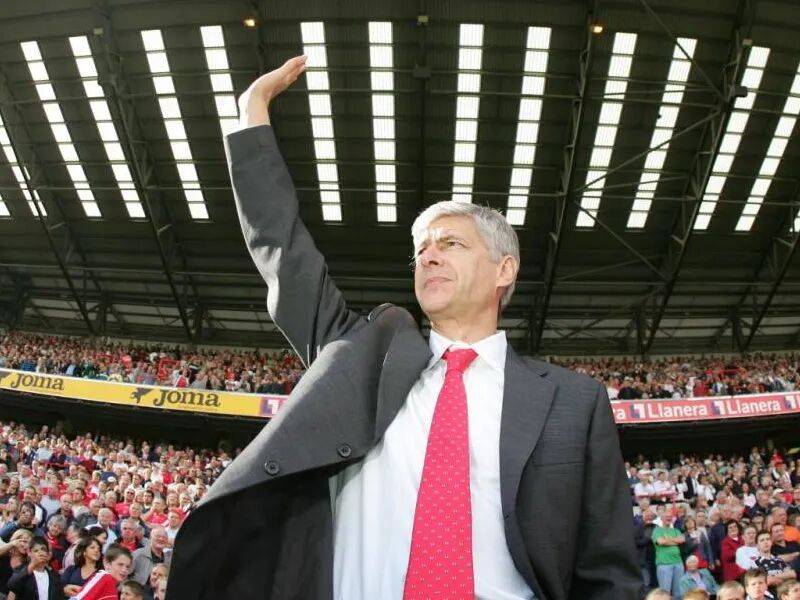 央视直播英超豪门，利物浦苦主走下神坛，对手力挺阿森纳冲击两冠