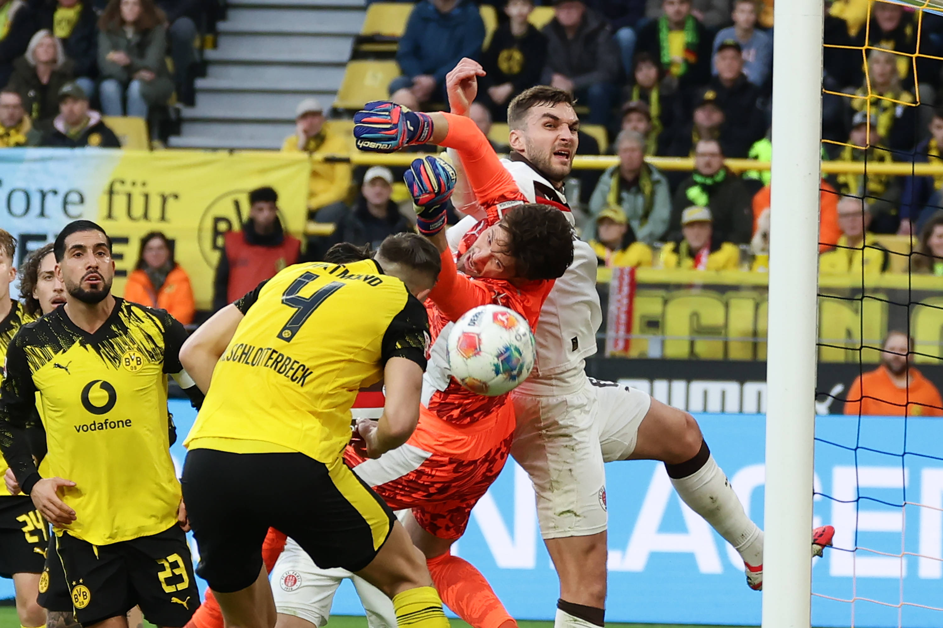 （体育）足球——德甲：多特蒙德胜圣保利